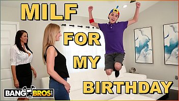 BANGBROS – Juan El Caballo Loco Gets Hot MILF Reagan Foxx For His Birthday