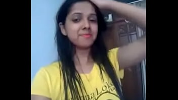 Desi girl playing pussy